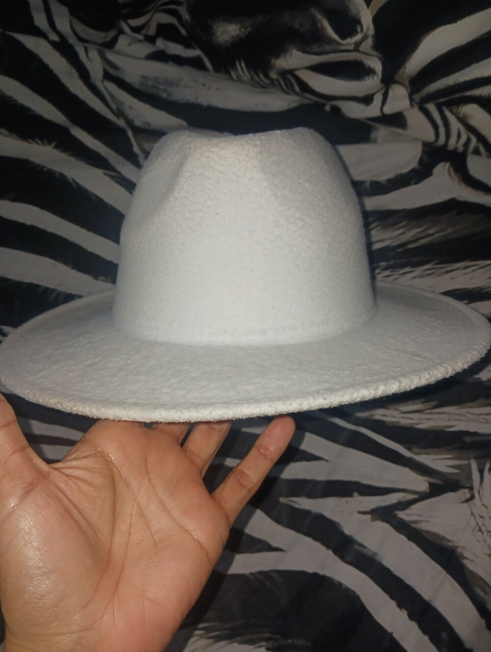 Women White Fedora Hat - Picture 3 of 8